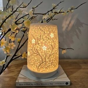 Scentsy Sakura warmer nwt